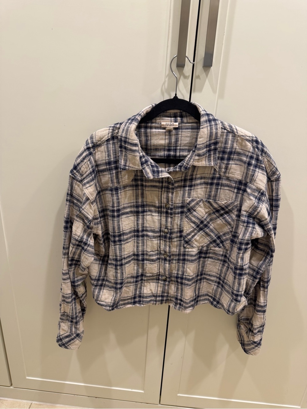 a.n.a Plaid Cropped Button-Down Shirt Jacket in Cream and Navy